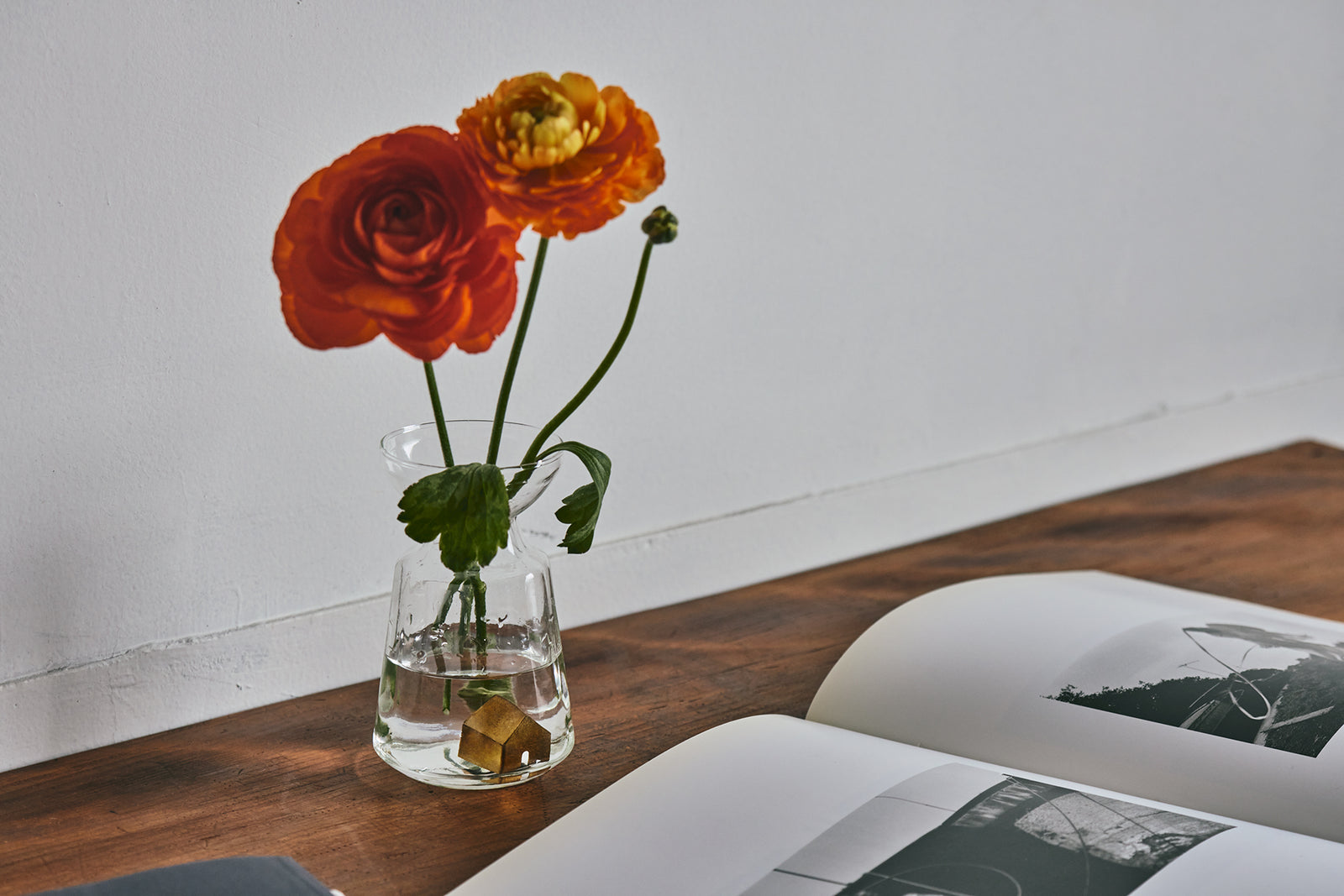 Ori（オリ）のOri House copper 花瓶に入れる小さな家のオブジェ 銅