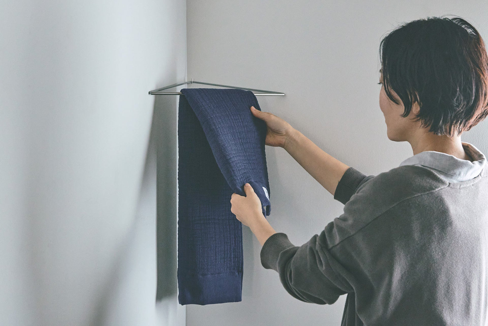 SOGU（ソグ）のコーナーバー 部屋の隅で使える収納 傘立て – いちじつ
