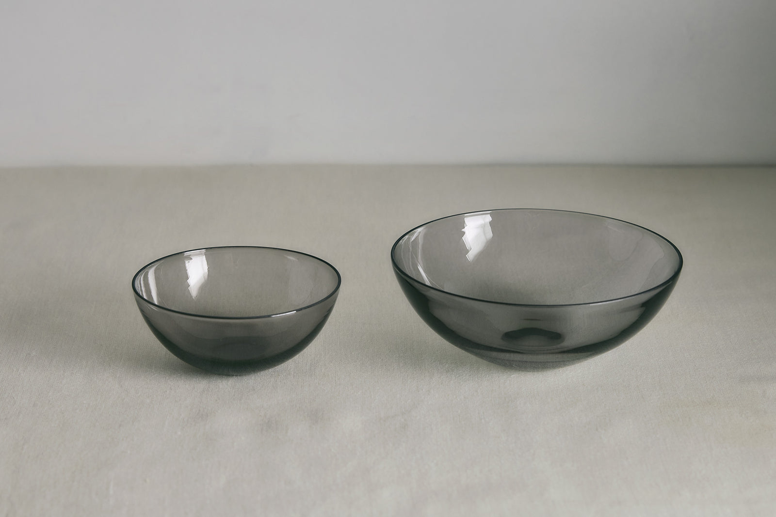 WASHIZUKA GLASS STUDIO（鷲塚貴紀）のボウル チャコール スモール