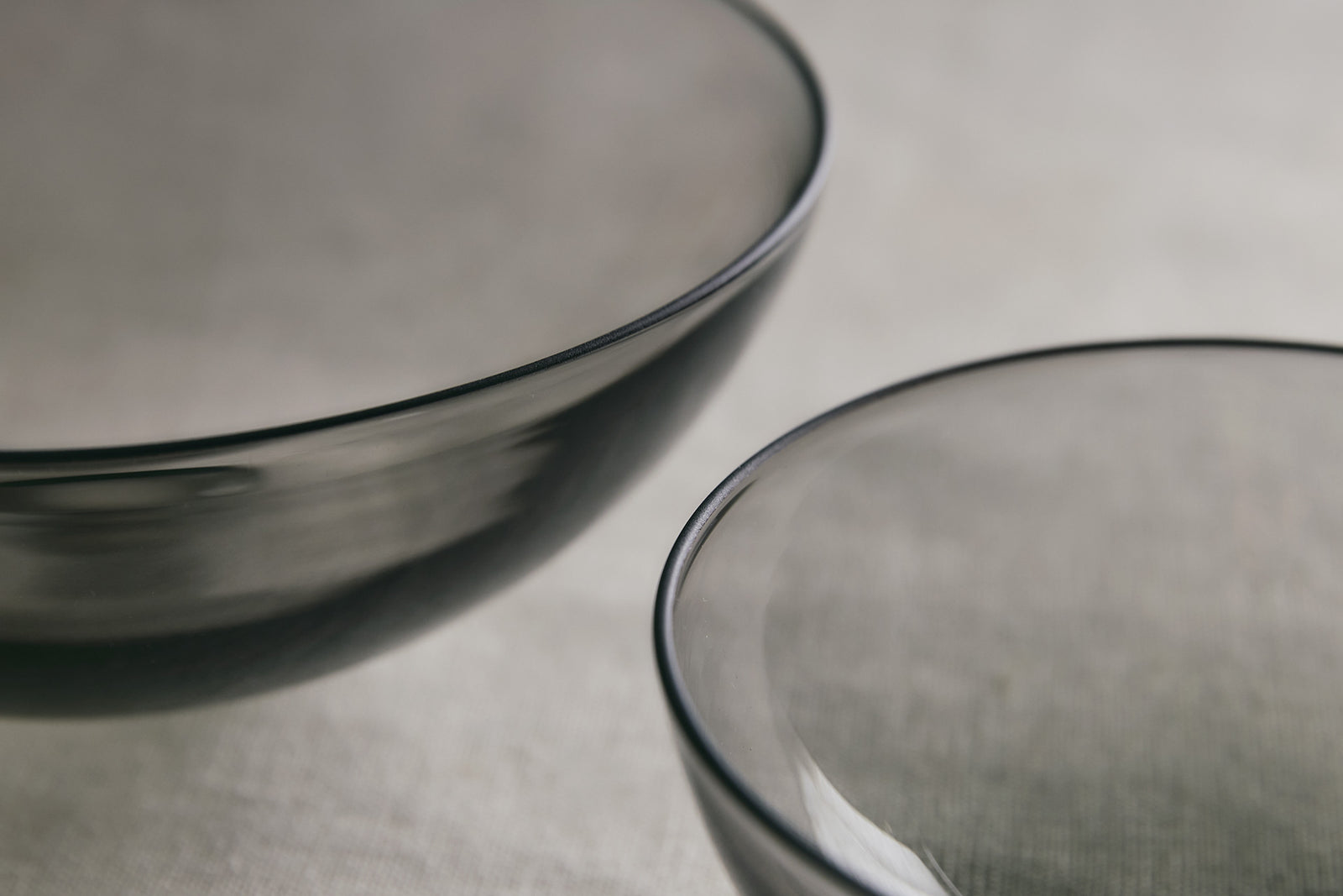 WASHIZUKA GLASS STUDIO（鷲塚貴紀）のボウル チャコール スモール