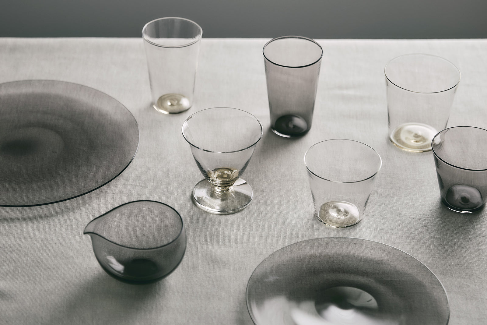WASHIZUKA GLASS STUDIO（鷲塚貴紀）のボウル チャコール スモール