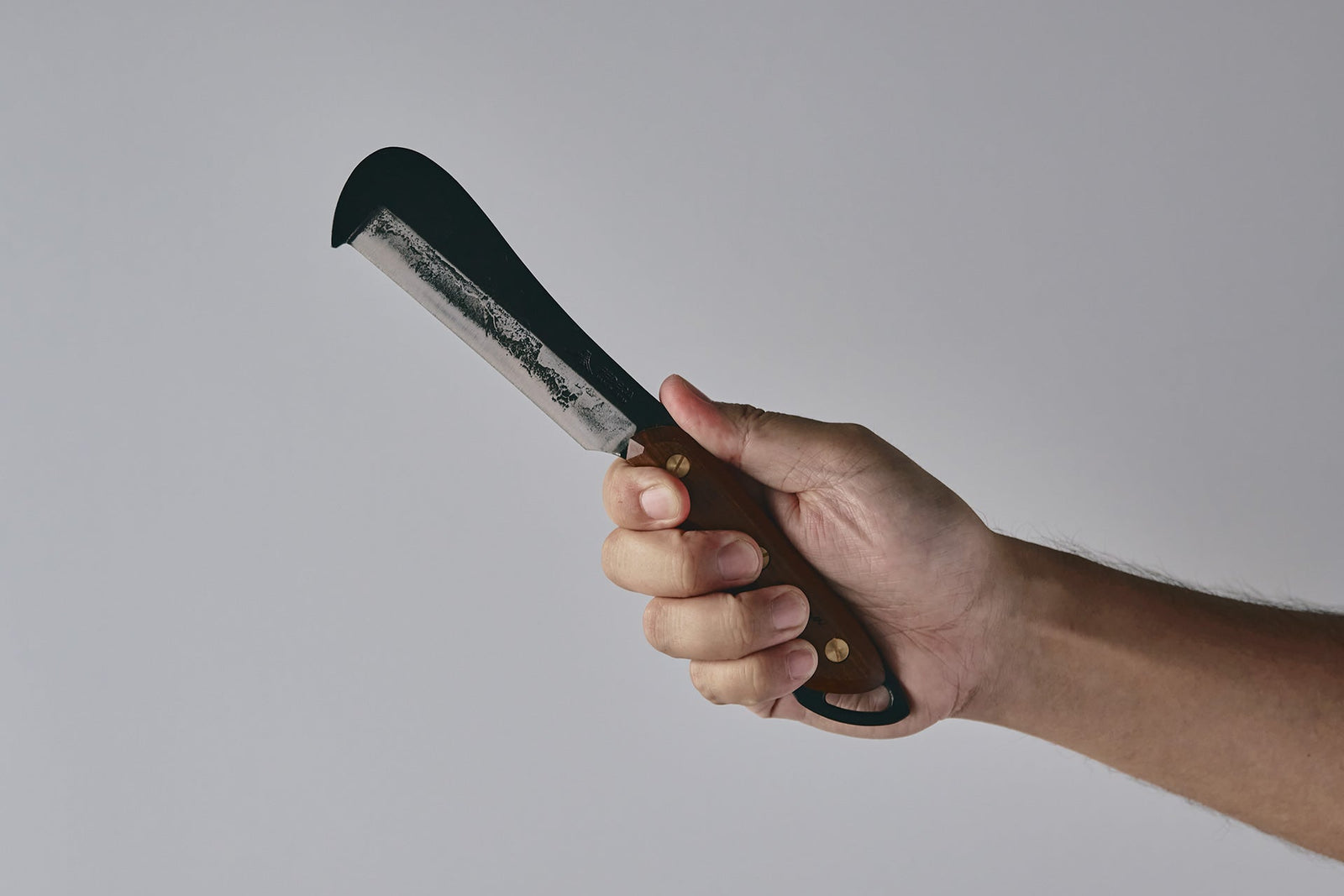 FEDECA（フェデカ）のコンパクトな薪割りなた 鍛造バトニングなた