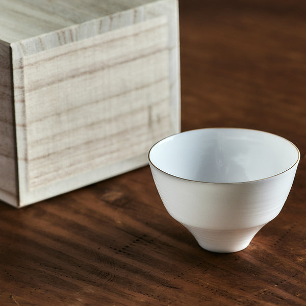 やま平窯のエッグシェル ぐい呑み 日月 – いちじつ - ともに生きる