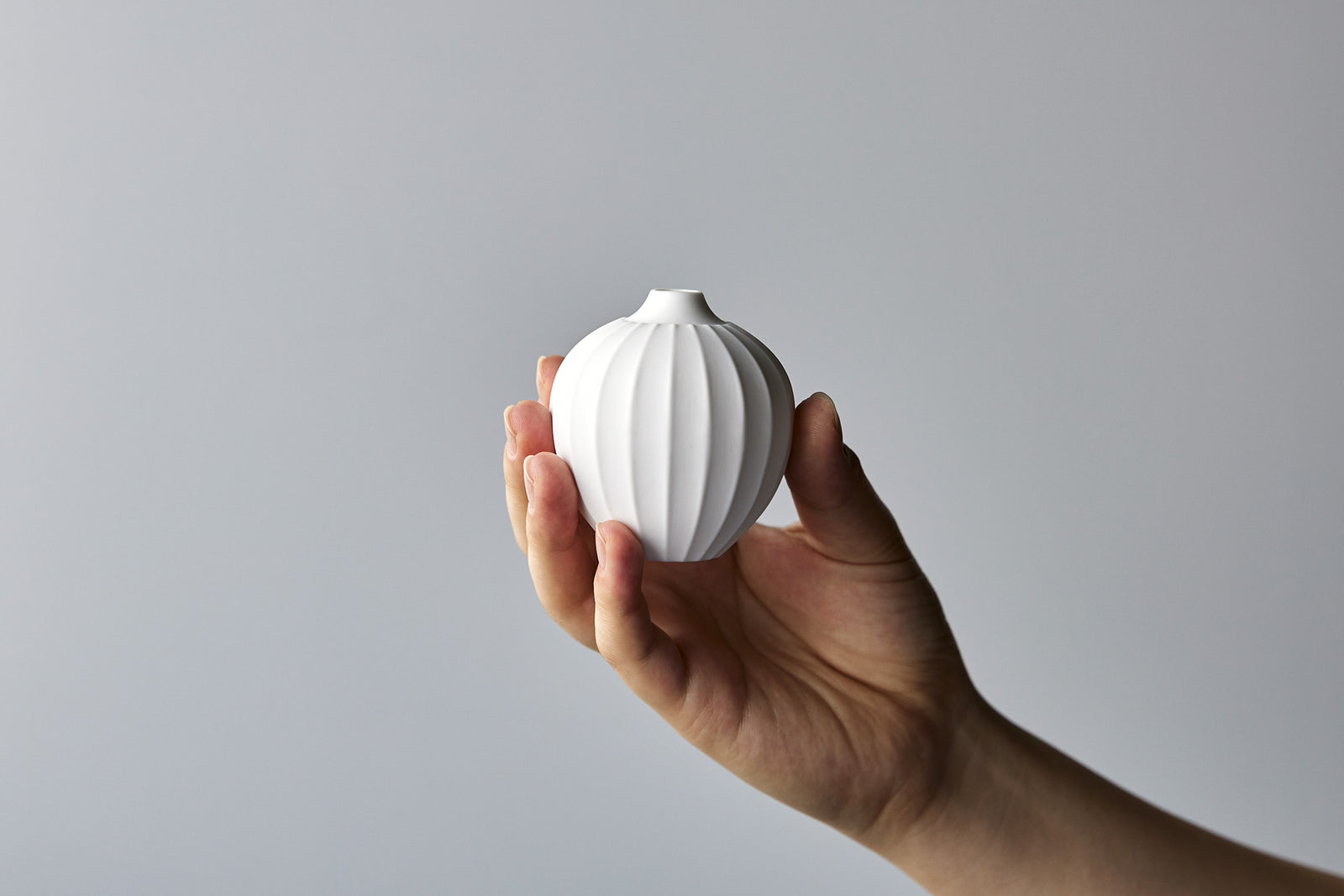 一 花ページ やま平窯の一輪挿し – いちじつ - ともに生きる、道具と日用品