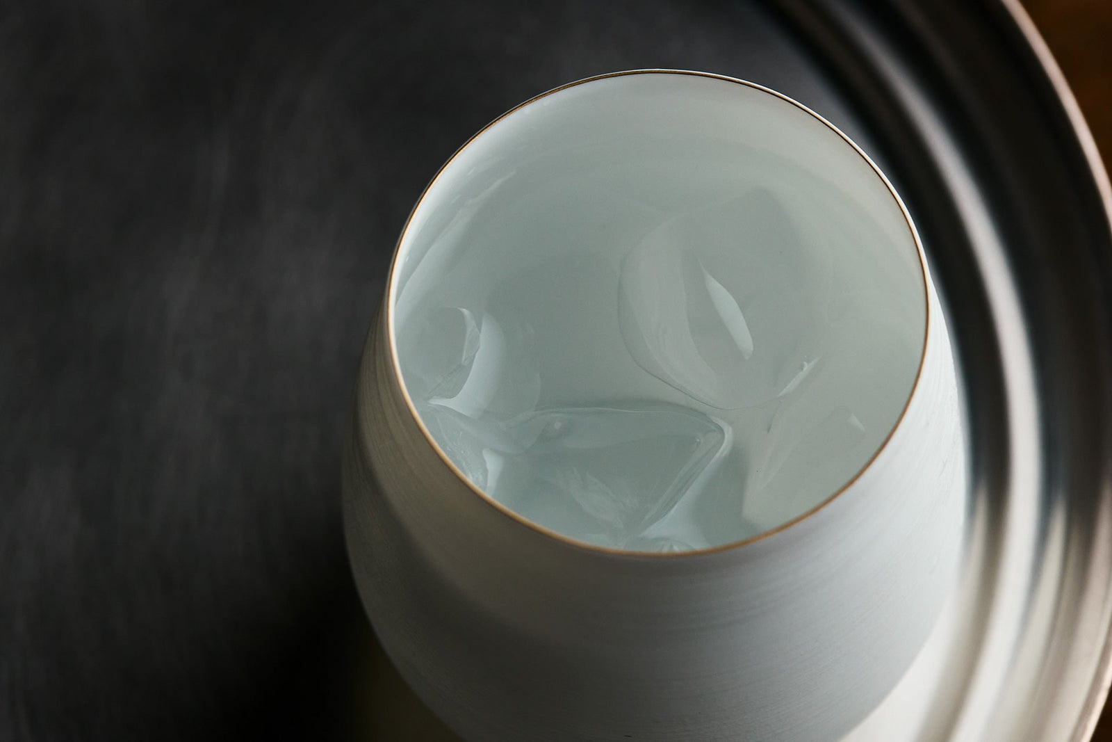 やま平窯のエッグシェル ぐい呑み 日月 – いちじつ - ともに生きる