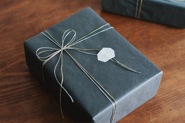 クリスマスシーズン限定のギフトラッピングをぜひどうぞ。