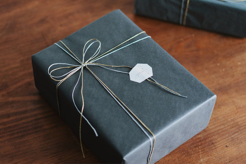 クリスマスシーズン限定のギフトラッピングをぜひどうぞ。