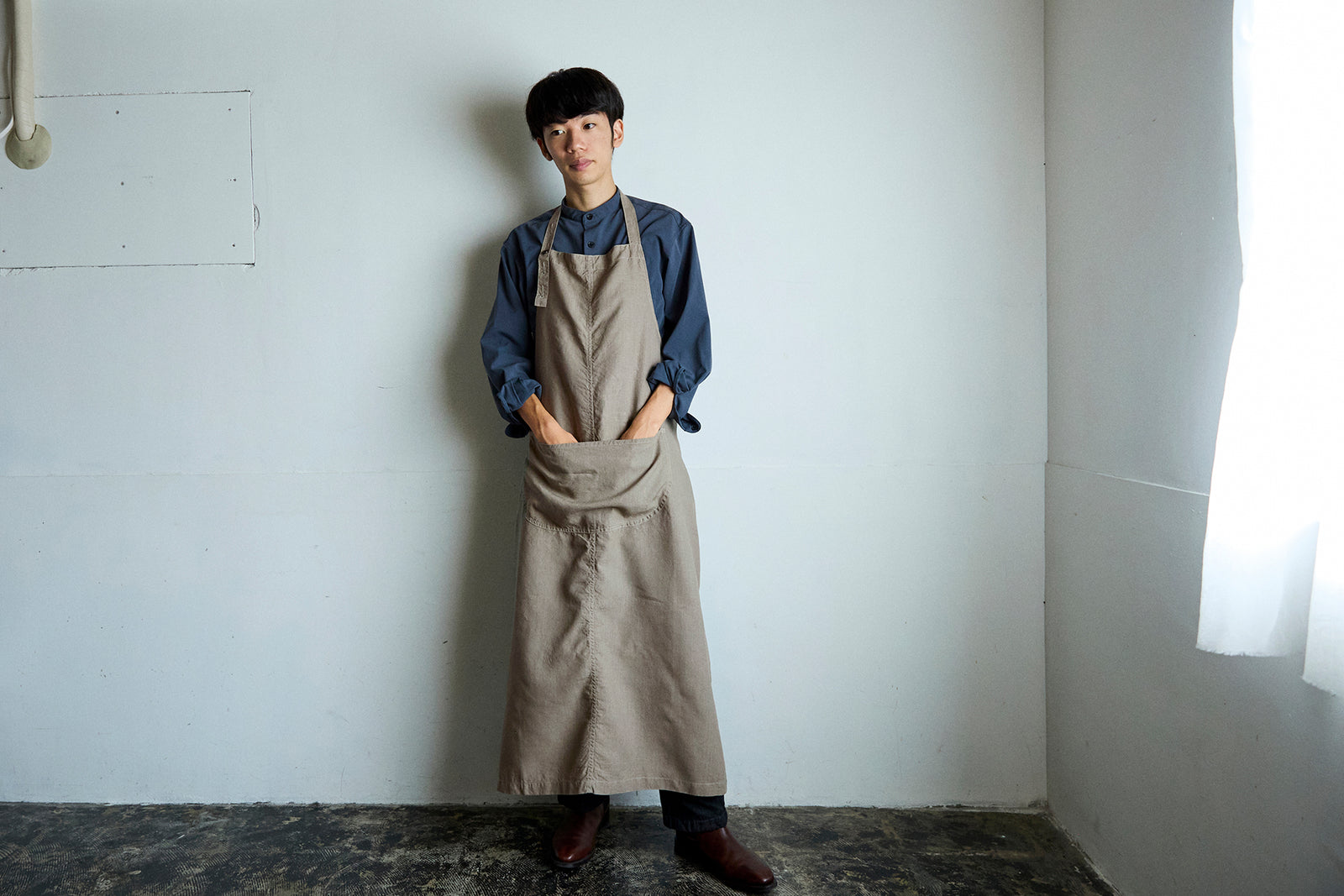 CUMO（クモ）のエプロン DORA ベージュ – いちじつ - ともに生きる