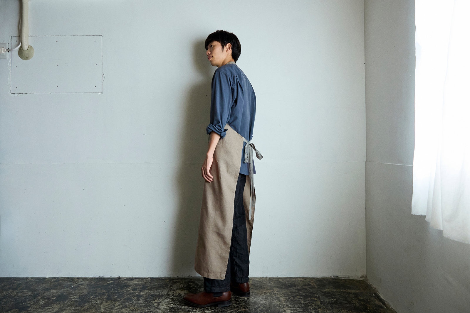 CUMO（クモ）のエプロン DORA ベージュ – いちじつ - ともに生きる