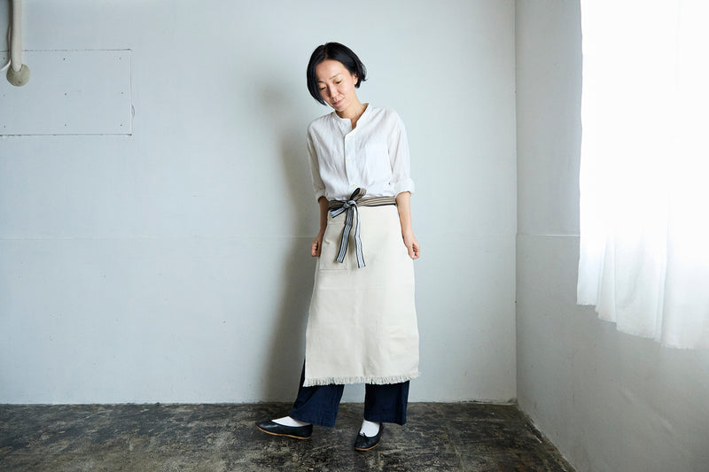 身長160cmの女性が着るとこんな感じ（＊写真はナチュラルを着用）。