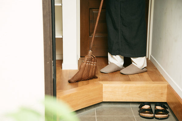 しゅろのやさしいほうき 五玉 焼檜柄 長