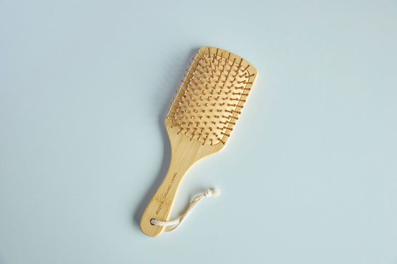 くせ毛やパーマスタイルの方など、どんな髪もとかしやすい。日々のヘアケアがすこし楽になります。