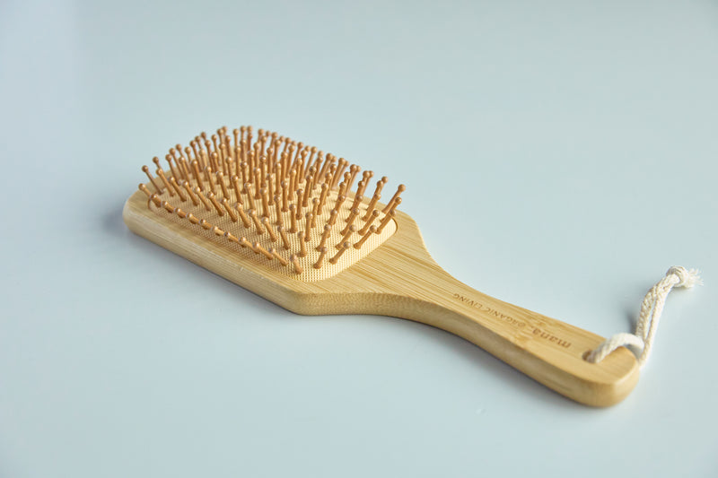 本体とピンには孟宗竹を使用。すべすべとした質感で、ナチュラルな佇まいが魅力です。