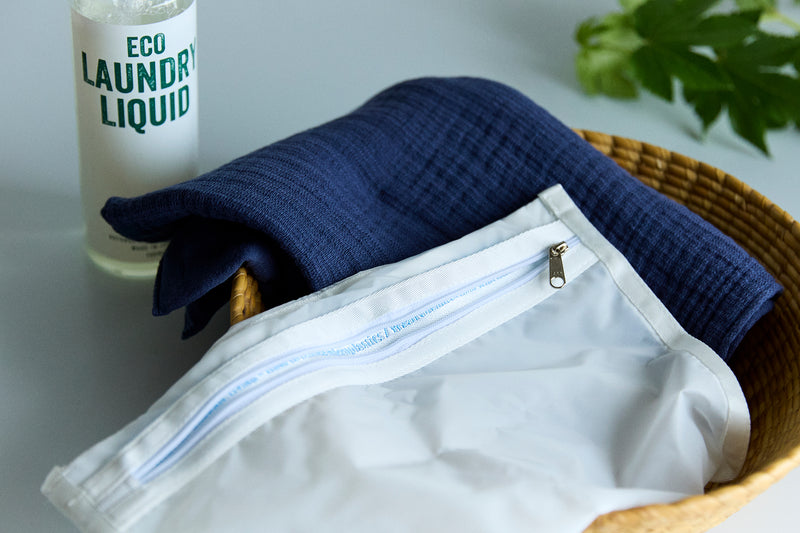 地球にやさしい選択をすこしずつ。使うことで、川や海を守ることにつながる洗濯ネットです（＊写真はSサイズを使用）。