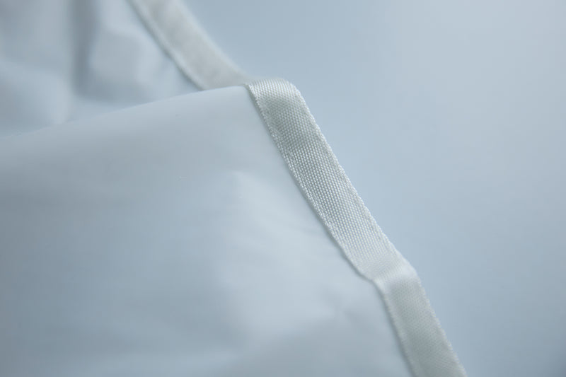 サイドはパイピング仕様で破れにくく、丈夫なつくり。