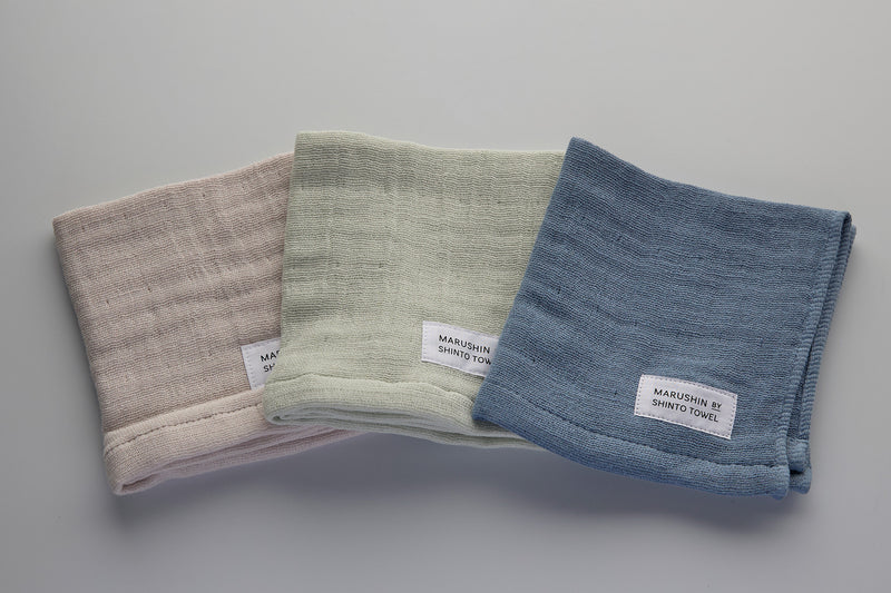 左から「ピンクグレー」「セージ」「ブルー」。
