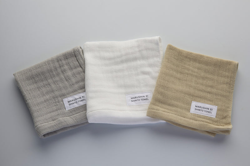 左から「グレー」「オフホワイト」「ベージュ」。