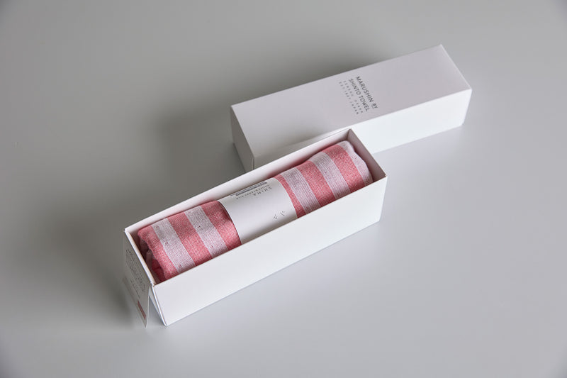 こちらは「レッド」。ほどよくポップさが感じられる、明るいカラーです。