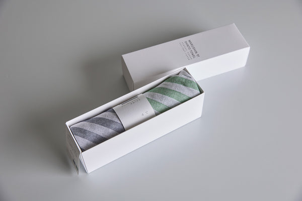 こちらは「シャドウ/フォレスト」の組み合わせ。シックな雰囲気で、男女問わずおすすめ。