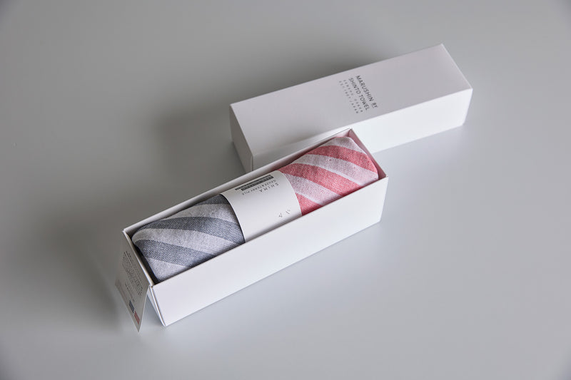 こちらは「シャドウ/レッド」の組み合わせ。気分で使い分けたいカラーのセットです。