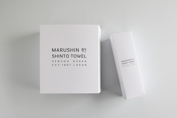 お好きな「贈りものタオル」を3本選び、専用のギフトスリーブをつければ、特別感のあるギフトに。