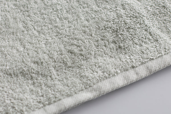 軽やかなパイル生地は、飽きのこない使い心地（＊写真は「セージ」）。