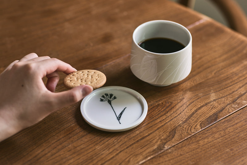 Mustakivi（ムスタキビ）のPIKKU 小皿 石本藤雄デザイン – いちじつ