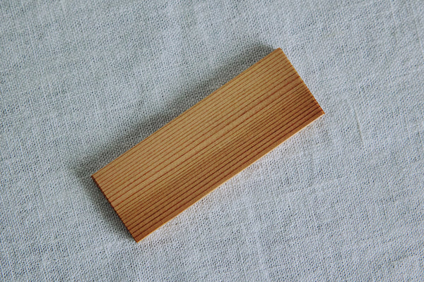 サイズは小と中の2種類。小判弁当のサイズに合わせてお求めください。