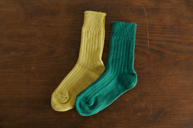新色が仲間入り。どちらも奥行きのあるカラーです（＊左がVINTAGE LIME、右がGREEN）。