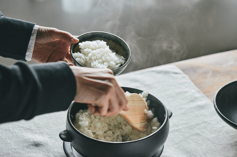 忙しい毎日でも、おいしいご飯を手軽に食べられる幸せ（＊色は黒マット）。