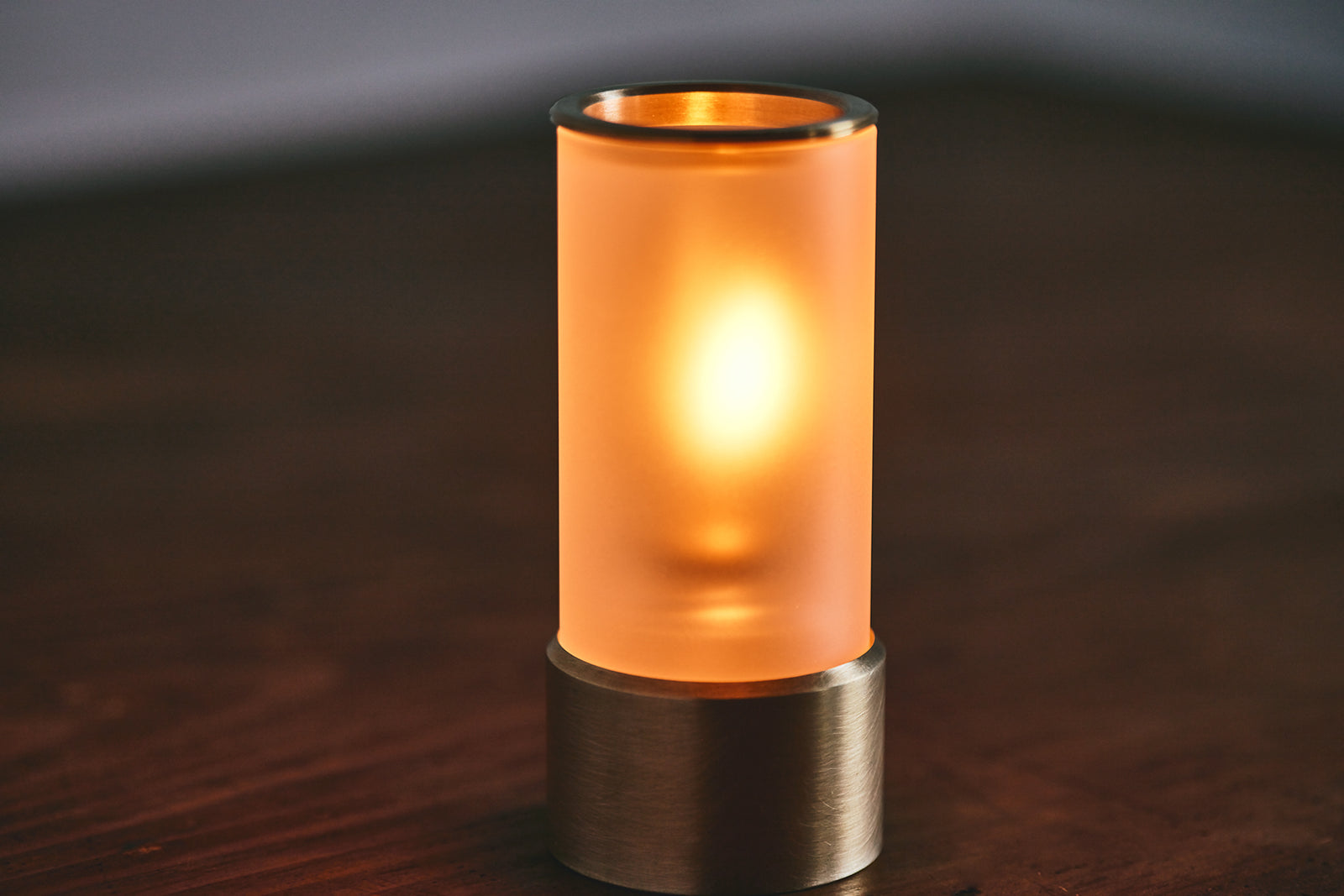 tokyoeast_dancinglamp-