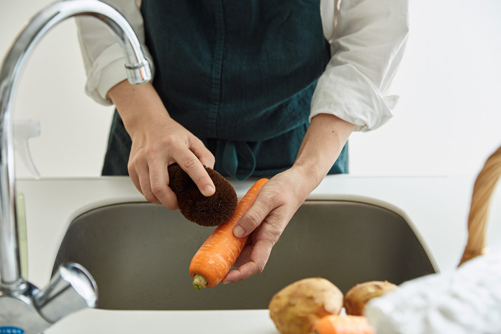 高田耕造商店 のしゅろのやさしいたわし ねじり 中 – いちじつ