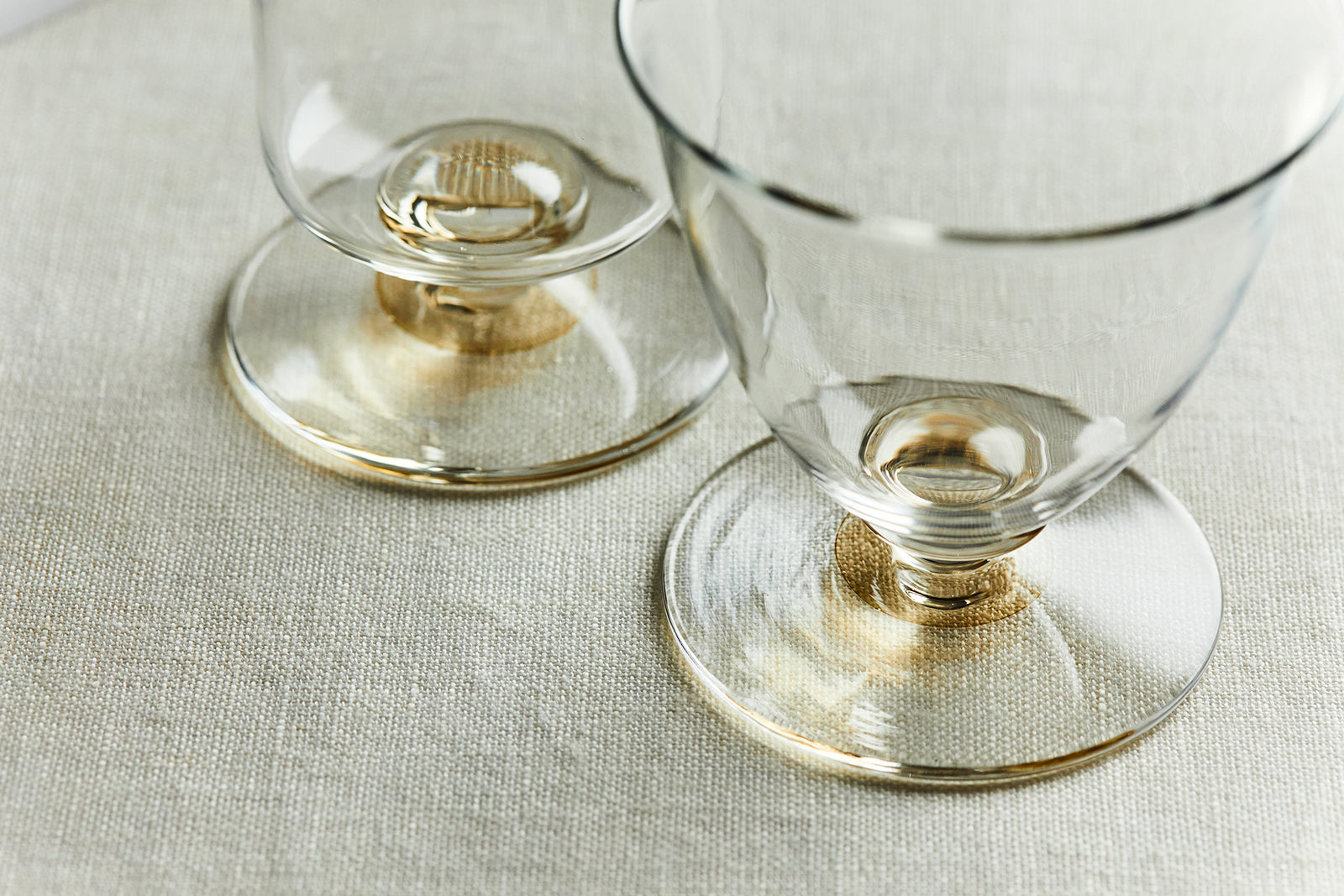 WASHIZUKA GLASS STUDIO（鷲塚貴紀）の脚付きグラス クリア ショート