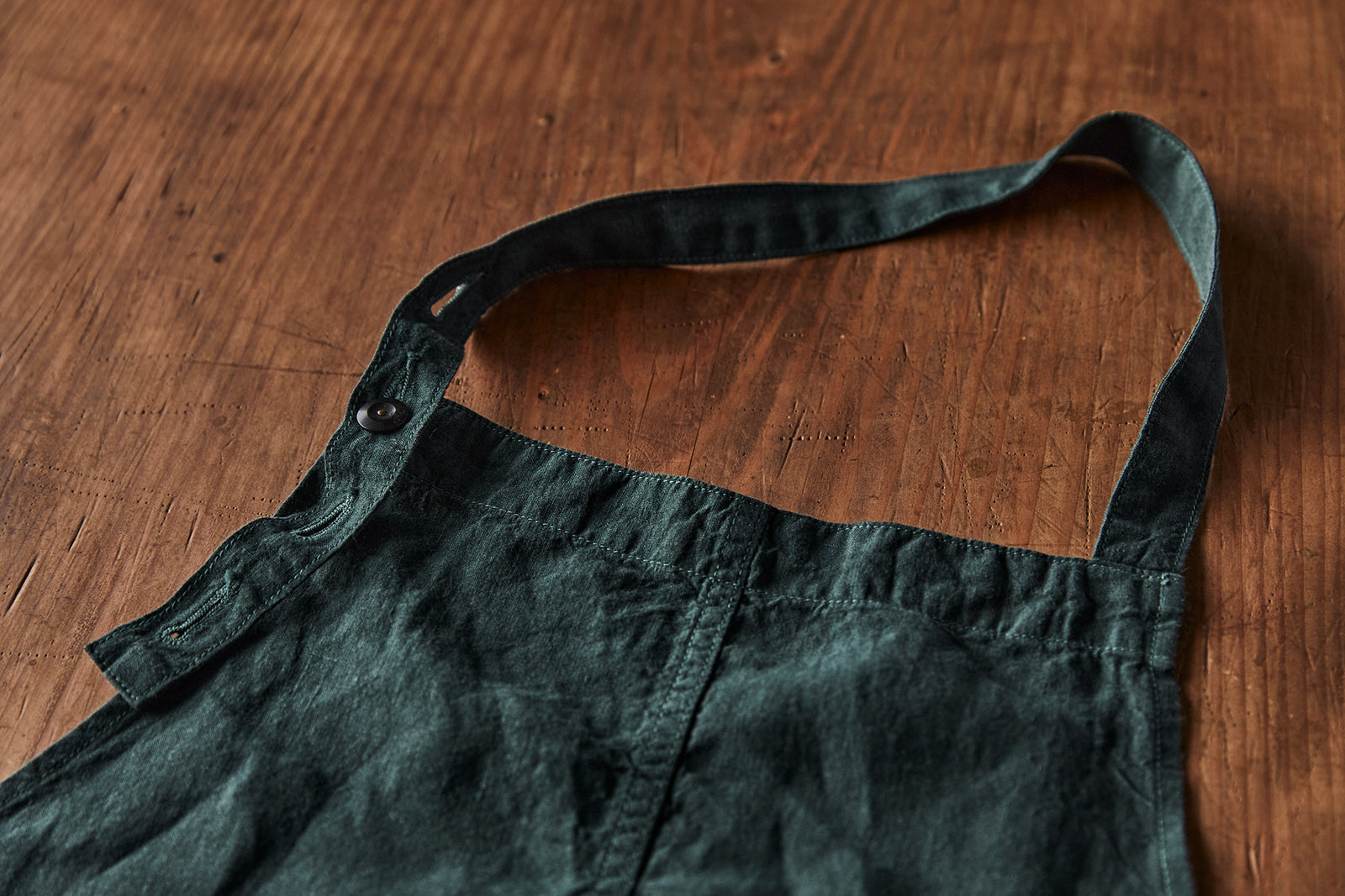 CUMO（クモ）のエプロン DORA グリーン – いちじつ - ともに生きる