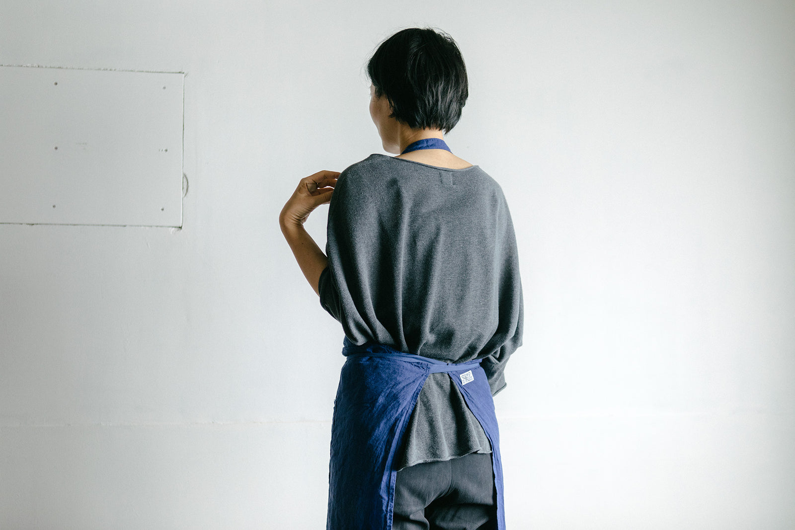 CUMO（クモ）のエプロン DORA ブルー – いちじつ - ともに生きる、道具