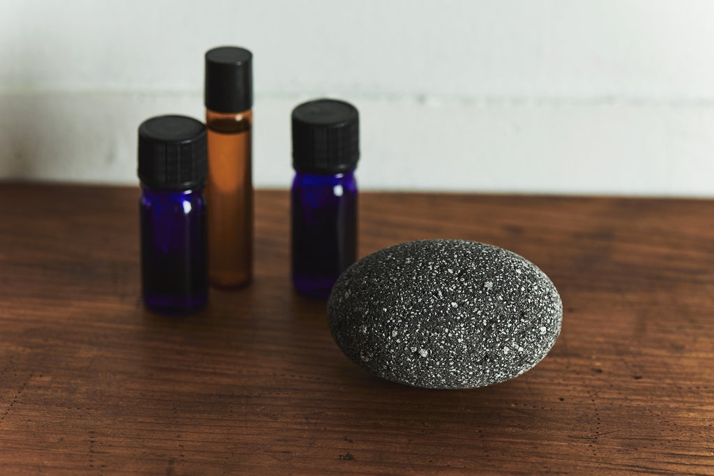 アロマディフューザー 卵型 陶器製 紫色と白色 今人気のアロマ