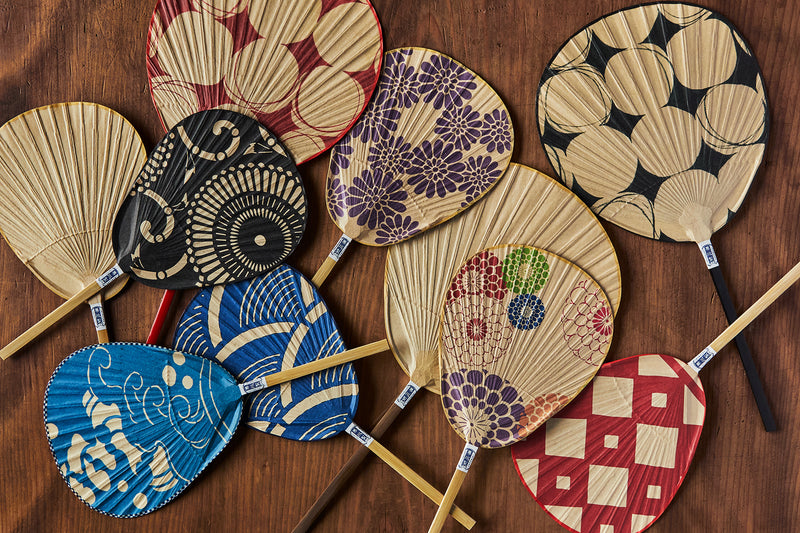 江戸時代から受け継がれている伝統工芸品を、もっと身近に。贈りものにもどうぞ。