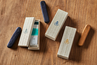 色々に染める墨（アオ／ミドリ／キイロ／シュイロ）