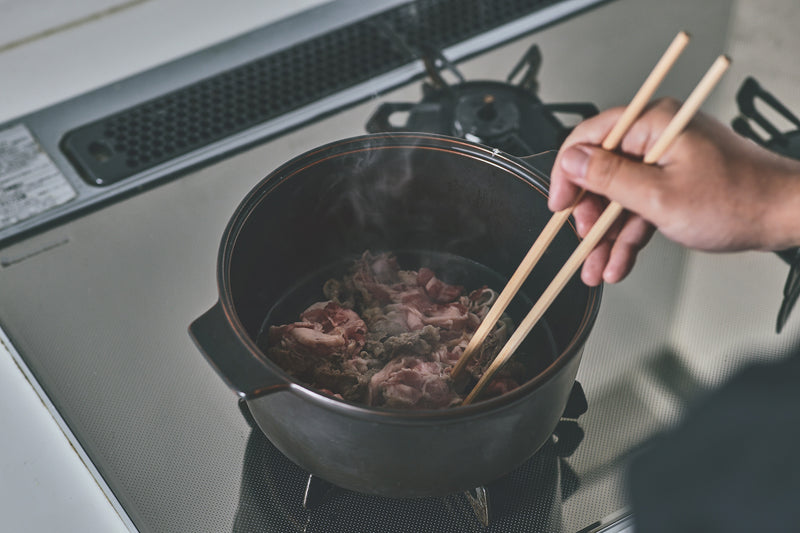 テフロン加工などはされていないので、肉や豆腐などを調理するときは油を敷いてくださいね。